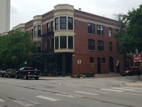 207 W Saint Paul Avenue 2E Chicago IL 60614