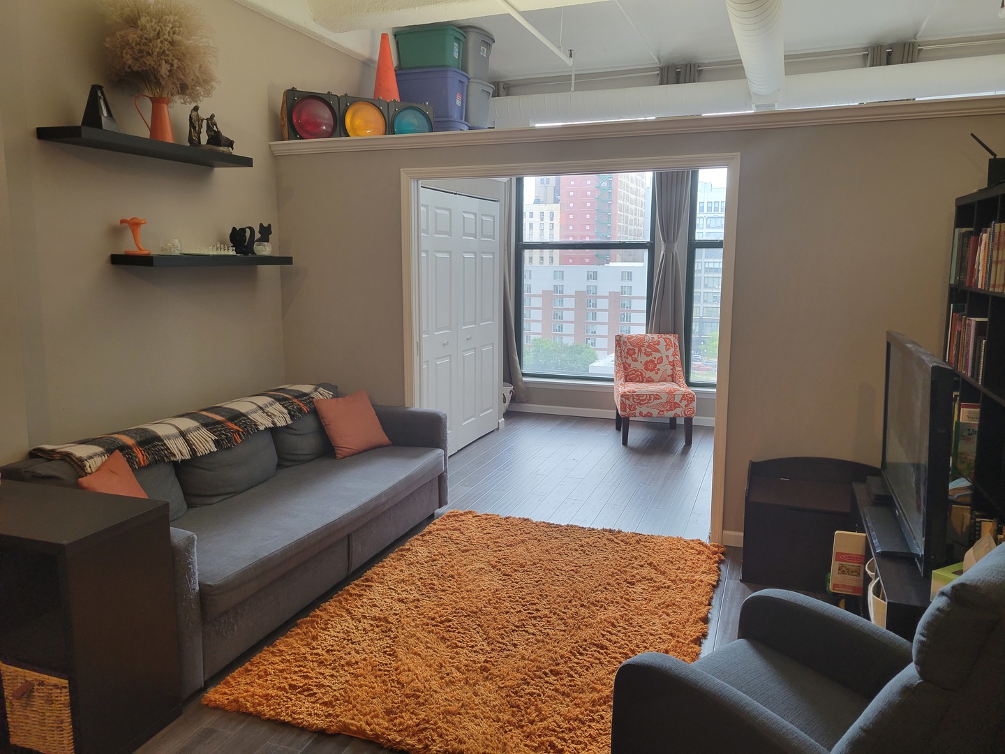 633 S Plymouth Court 703