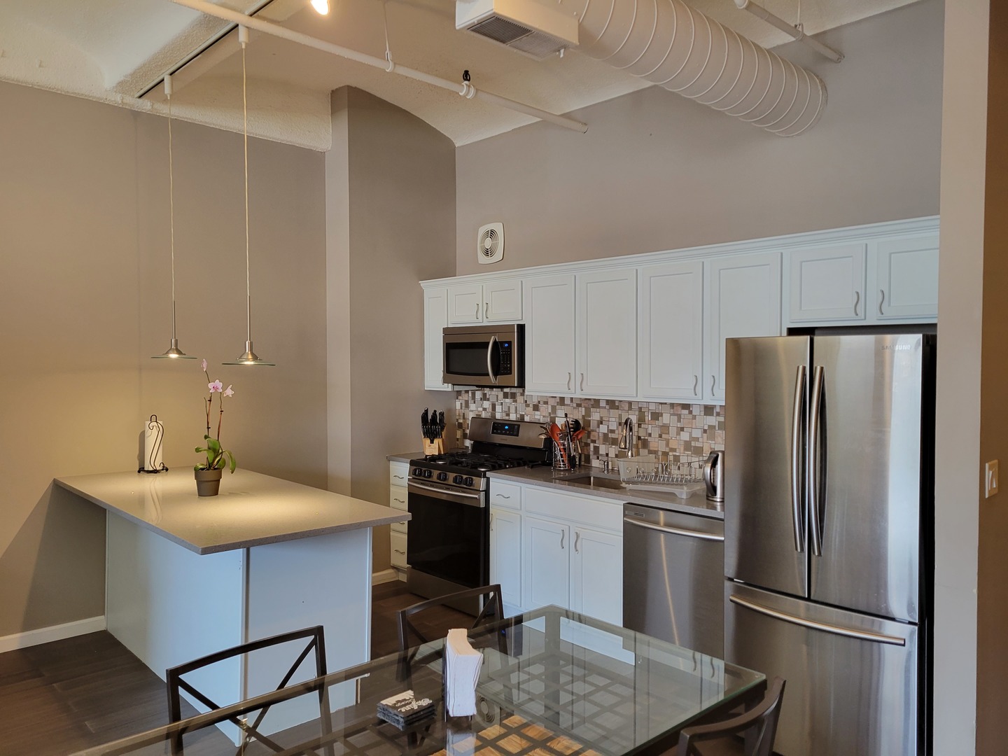 633 S Plymouth Court 703