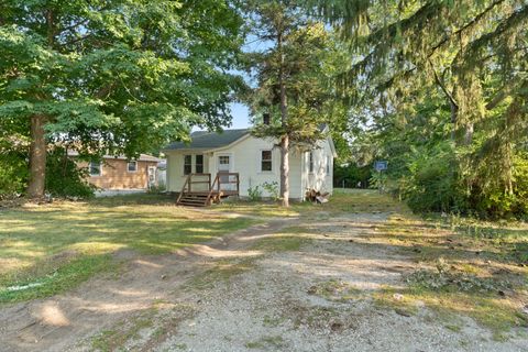 Photo of 1611 19th Street, Zion, IL 60099 (MLS # 12492342) Photo of 1611 19th Street, Zion, IL 60099 (MLS # 12492342)