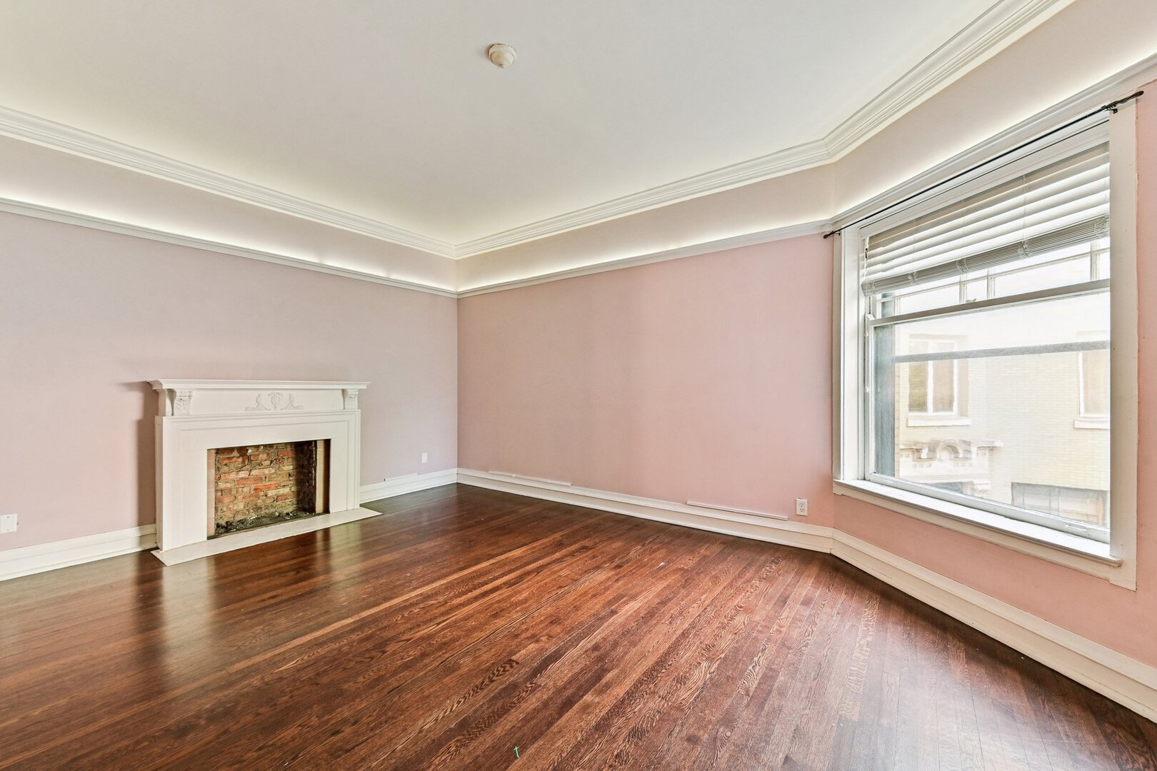 4826 S Dorchester Avenue 2W