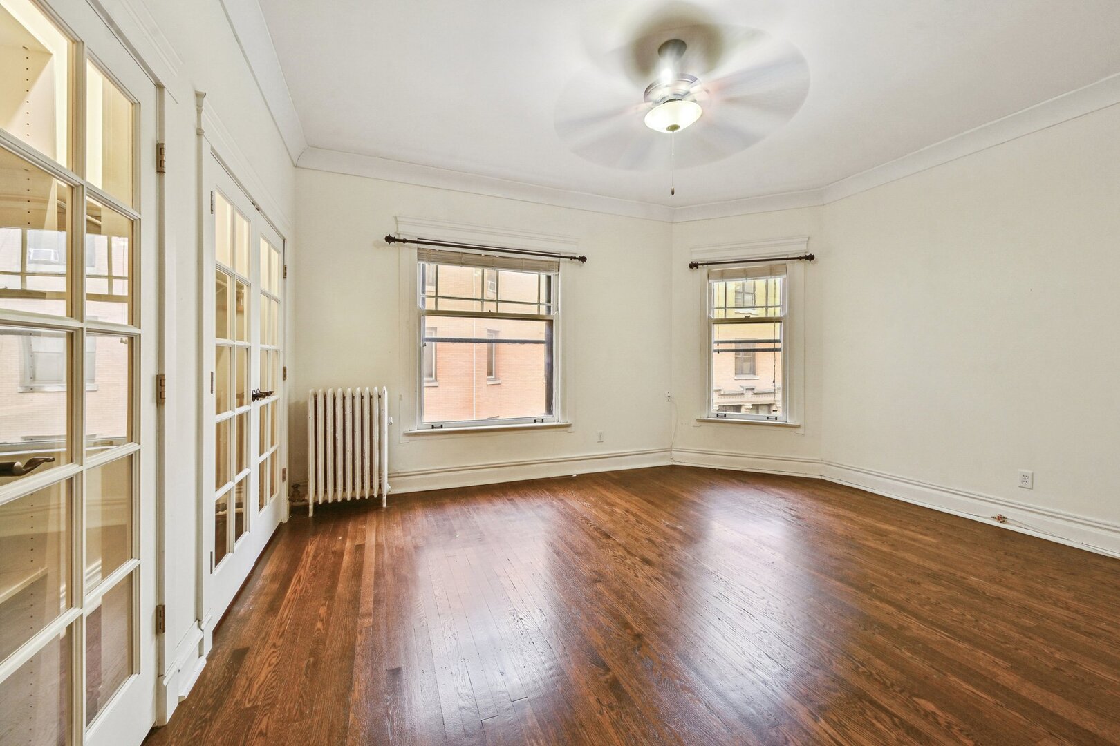 4826 S Dorchester Avenue 2W