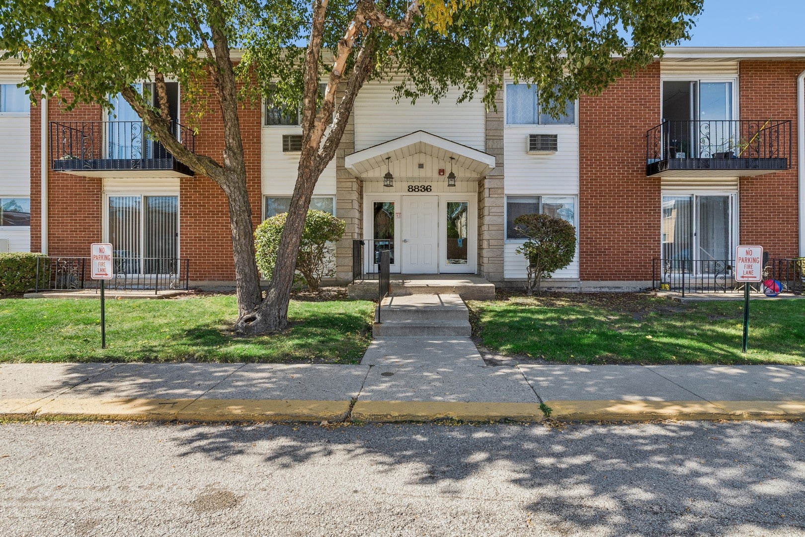 8836 N Western Avenue 1H