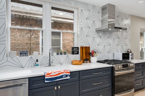 Tiny photo for 6739 N Rockwell Street, Chicago, IL 60645 (MLS # 12605291)