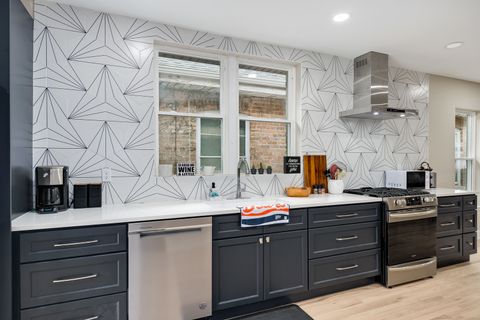 Tiny photo for 6739 N Rockwell Street, Chicago, IL 60645 (MLS # 12605291)