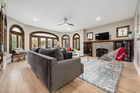 Tiny photo for 6739 N Rockwell Street, Chicago, IL 60645 (MLS # 12605291)