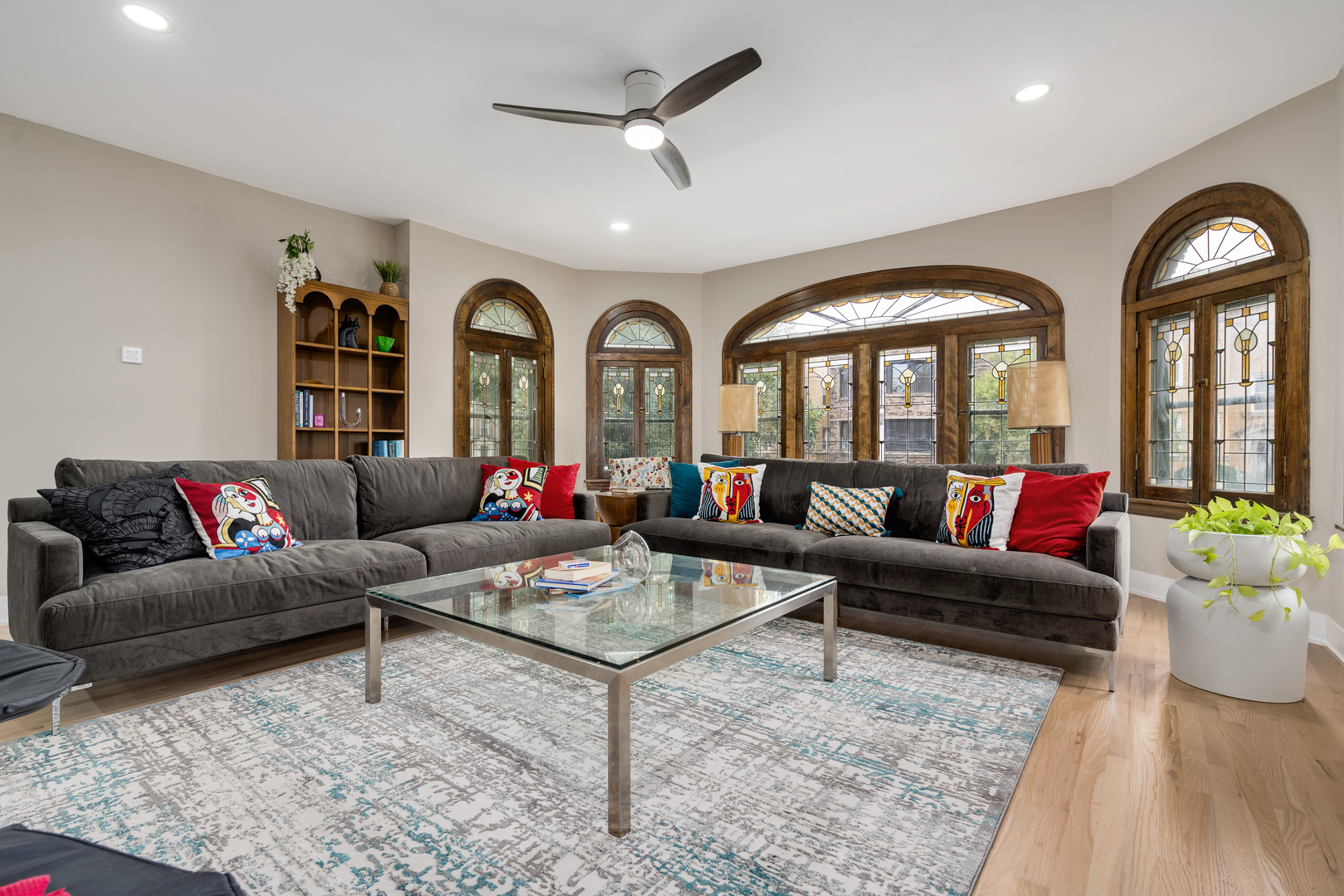 6739 N Rockwell Street