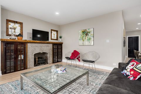 Tiny photo for 6739 N Rockwell Street, Chicago, IL 60645 (MLS # 12605291)