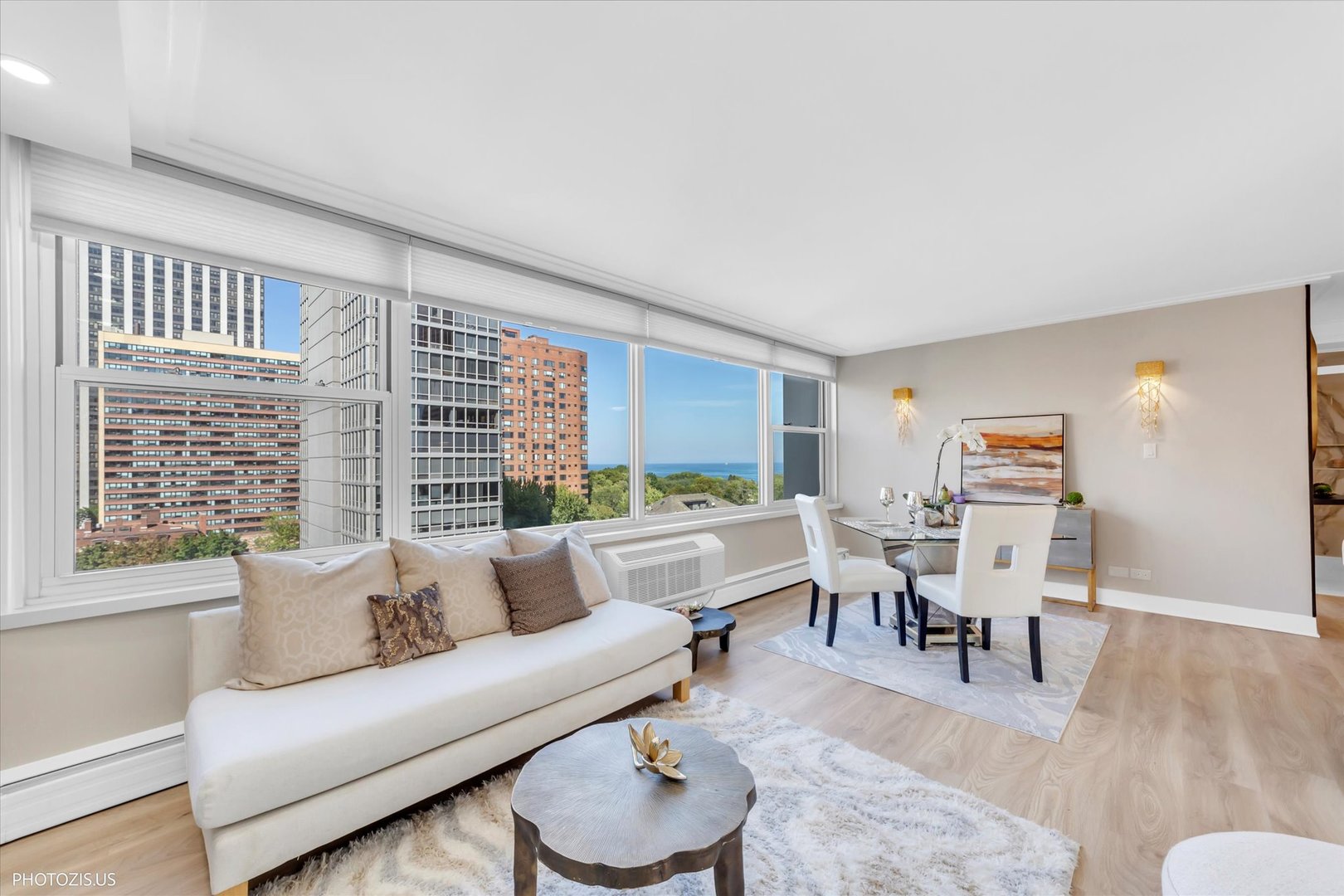 336 W Wellington Avenue 1002