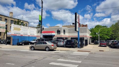 3100 W Montrose Avenue Chicago IL 60618