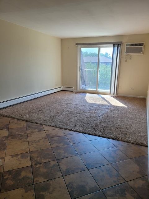 Tiny photo for 277 Shorewood Drive #2A, Glendale Heights, IL 60139 (MLS # 12508921)