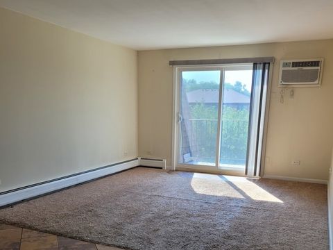 Tiny photo for 277 Shorewood Drive #2A, Glendale Heights, IL 60139 (MLS # 12508921)