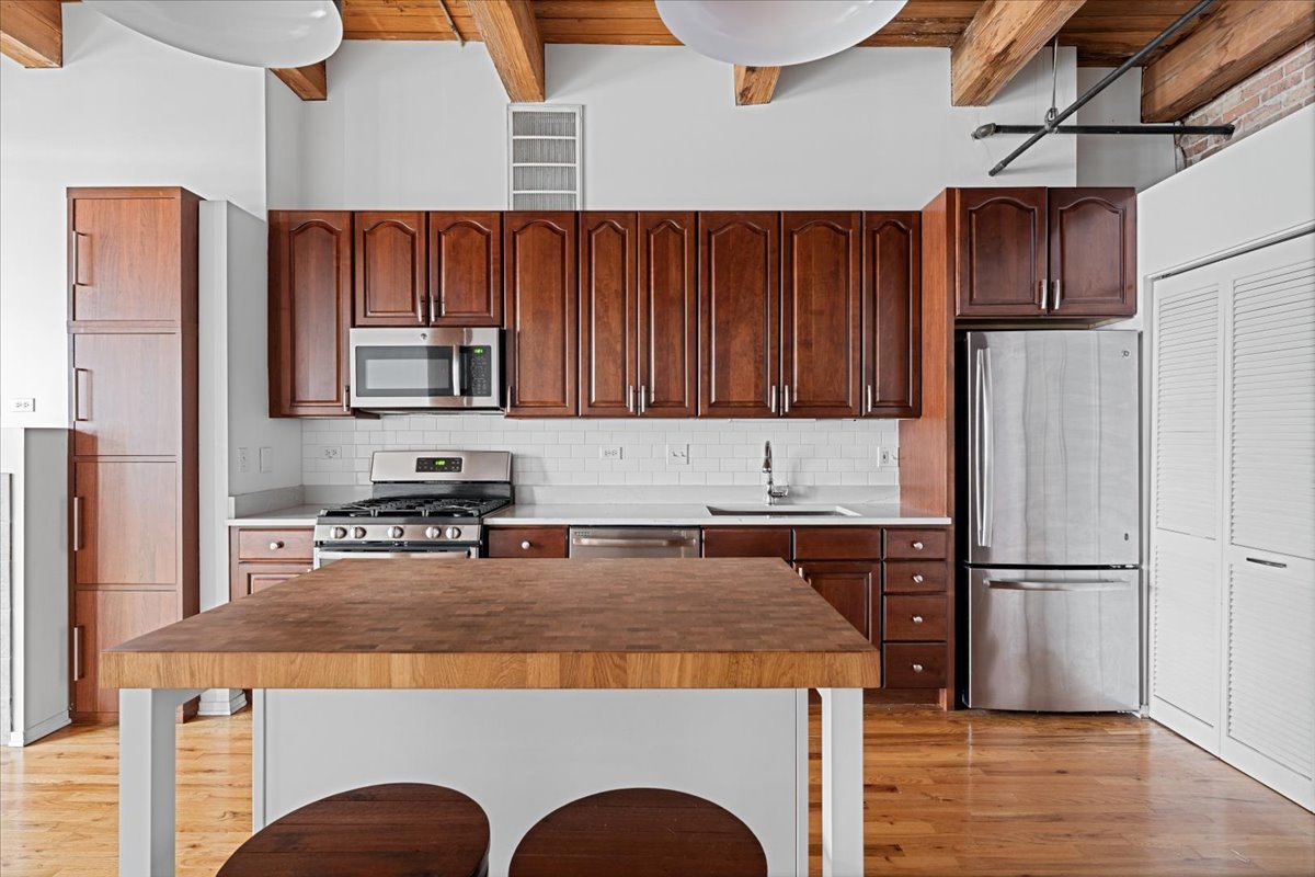 625 W Jackson Boulevard 313