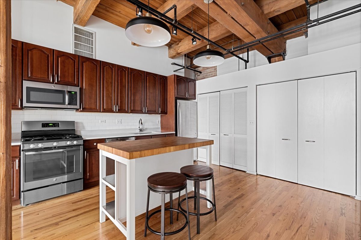 625 W Jackson Boulevard 313