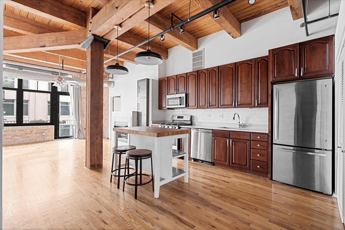 625 W Jackson Boulevard 313