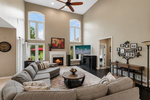 Tiny photo for 184 Bluebird Court, Hawthorn Woods, IL 60047 (MLS # 12713863)