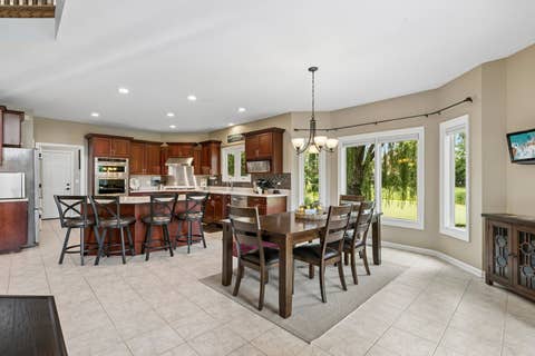 Tiny photo for 184 Bluebird Court, Hawthorn Woods, IL 60047 (MLS # 12713863)