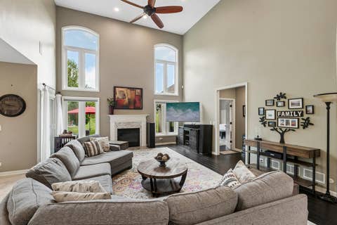 Tiny photo for 184 Bluebird Court, Hawthorn Woods, IL 60047 (MLS # 12713863)