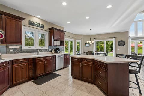 Tiny photo for 184 Bluebird Court, Hawthorn Woods, IL 60047 (MLS # 12713863)