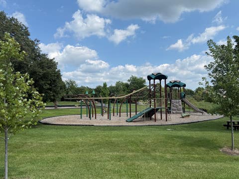 Tiny photo for 184 Bluebird Court, Hawthorn Woods, IL 60047 (MLS # 12713863)