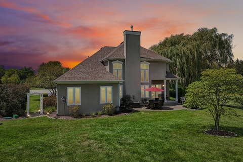 Tiny photo for 184 Bluebird Court, Hawthorn Woods, IL 60047 (MLS # 12713863)