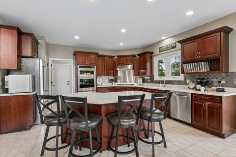 Tiny photo for 184 Bluebird Court, Hawthorn Woods, IL 60047 (MLS # 12713863)