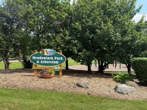 Tiny photo for 184 Bluebird Court, Hawthorn Woods, IL 60047 (MLS # 12713863)