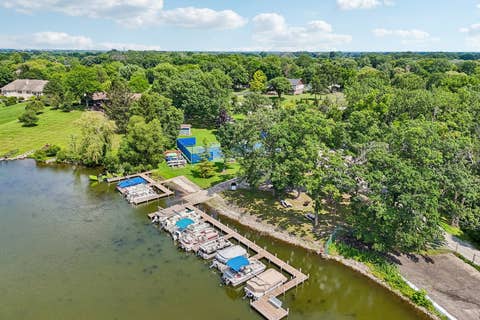 Tiny photo for 184 Bluebird Court, Hawthorn Woods, IL 60047 (MLS # 12713863)