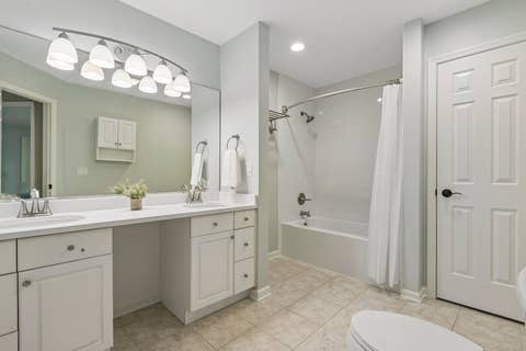 Tiny photo for 184 Bluebird Court, Hawthorn Woods, IL 60047 (MLS # 12713863)