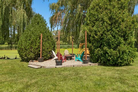 Tiny photo for 184 Bluebird Court, Hawthorn Woods, IL 60047 (MLS # 12713863)