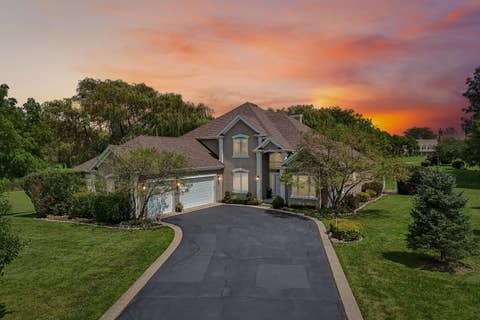 Tiny photo for 184 Bluebird Court, Hawthorn Woods, IL 60047 (MLS # 12713863)