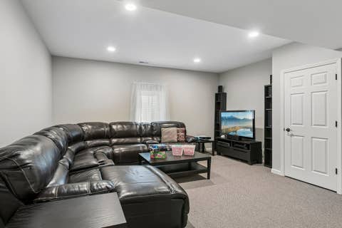 Tiny photo for 184 Bluebird Court, Hawthorn Woods, IL 60047 (MLS # 12713863)