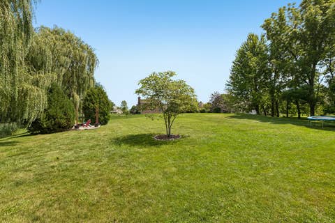 Tiny photo for 184 Bluebird Court, Hawthorn Woods, IL 60047 (MLS # 12713863)