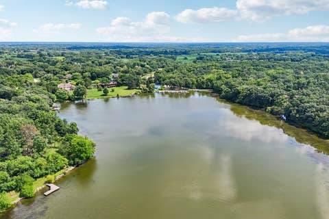 Tiny photo for 184 Bluebird Court, Hawthorn Woods, IL 60047 (MLS # 12713863)