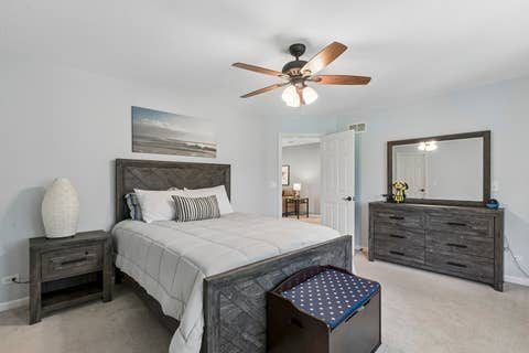 Tiny photo for 184 Bluebird Court, Hawthorn Woods, IL 60047 (MLS # 12713863)