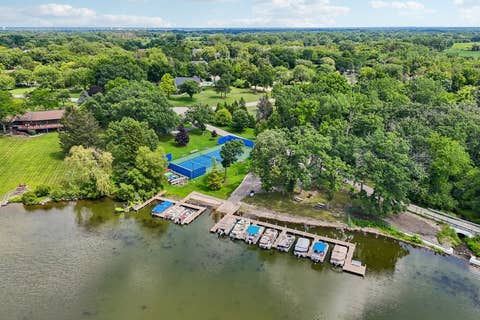 Tiny photo for 184 Bluebird Court, Hawthorn Woods, IL 60047 (MLS # 12713863)