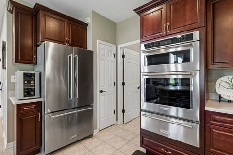 Tiny photo for 184 Bluebird Court, Hawthorn Woods, IL 60047 (MLS # 12713863)