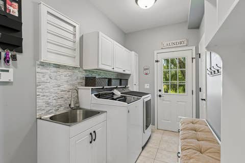 Tiny photo for 184 Bluebird Court, Hawthorn Woods, IL 60047 (MLS # 12713863)