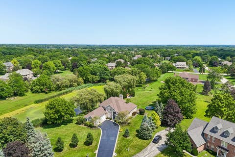 Tiny photo for 184 Bluebird Court, Hawthorn Woods, IL 60047 (MLS # 12713863)