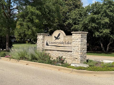 Tiny photo for 184 Bluebird Court, Hawthorn Woods, IL 60047 (MLS # 12713863)