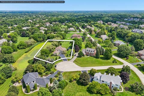 Tiny photo for 184 Bluebird Court, Hawthorn Woods, IL 60047 (MLS # 12713863)