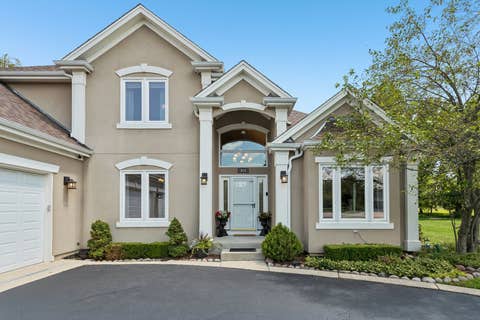 Tiny photo for 184 Bluebird Court, Hawthorn Woods, IL 60047 (MLS # 12713863)