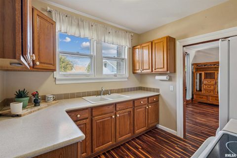 Tiny photo for 822 28TH Street, Bettendorf, IA 52722 (MLS # QC4269284)