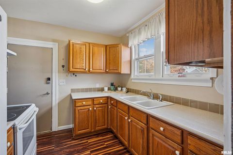 Tiny photo for 822 28TH Street, Bettendorf, IA 52722 (MLS # QC4269284)