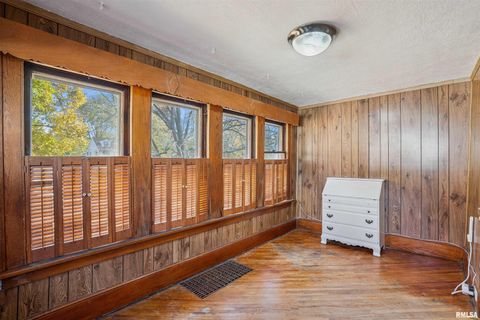 Tiny photo for 822 28TH Street, Bettendorf, IA 52722 (MLS # QC4269284)