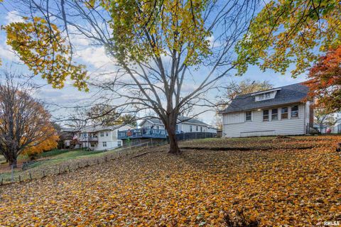 Tiny photo for 822 28TH Street, Bettendorf, IA 52722 (MLS # QC4269284)