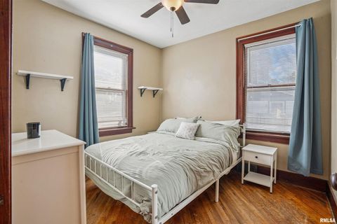 Tiny photo for 822 28TH Street, Bettendorf, IA 52722 (MLS # QC4269284)