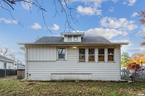 Tiny photo for 822 28TH Street, Bettendorf, IA 52722 (MLS # QC4269284)