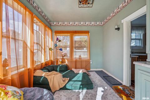 Tiny photo for 822 28TH Street, Bettendorf, IA 52722 (MLS # QC4269284)