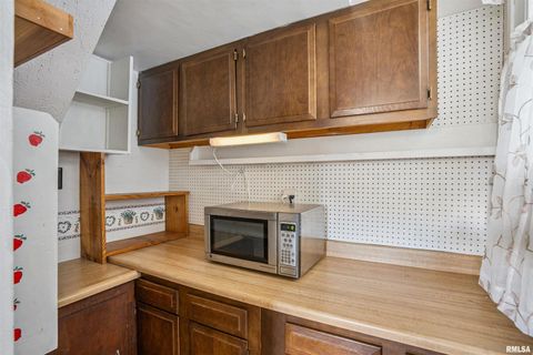 Tiny photo for 822 28TH Street, Bettendorf, IA 52722 (MLS # QC4269284)